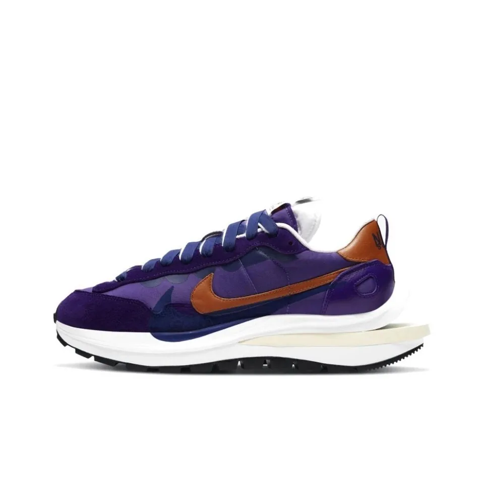 Nike VaporWaffle Sacai Crossover Sneakers — photo 12