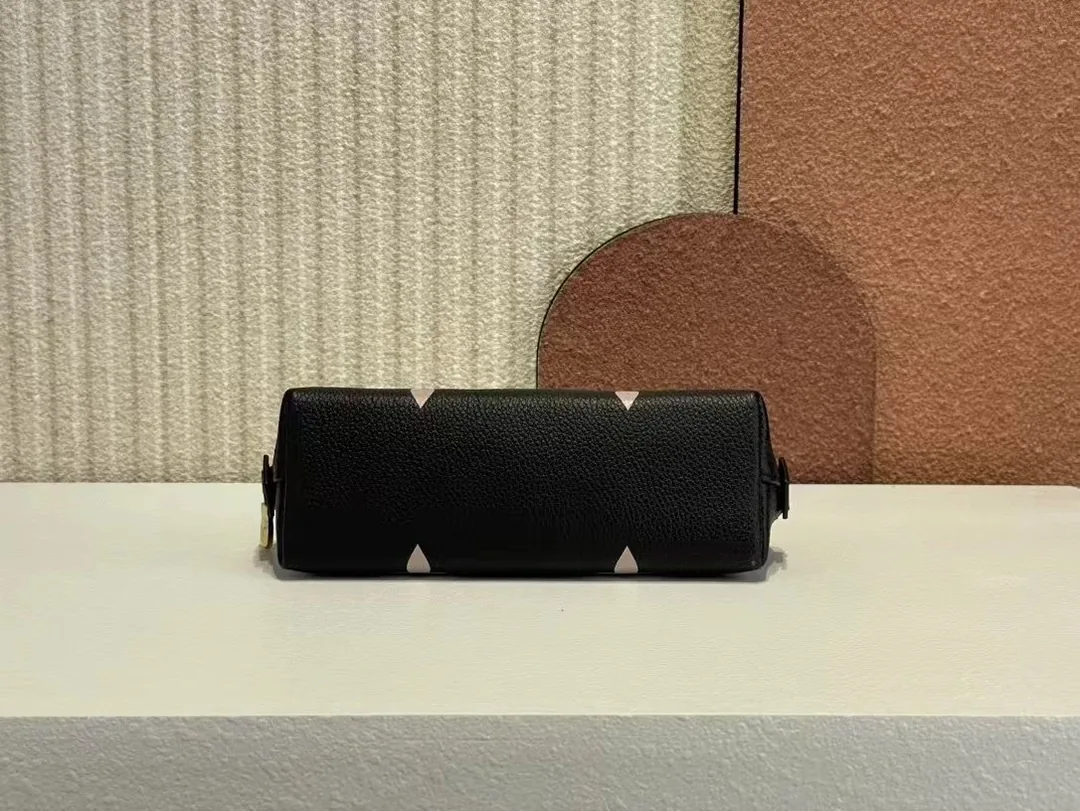 Louis Vuitton Handbag — Photo 2
