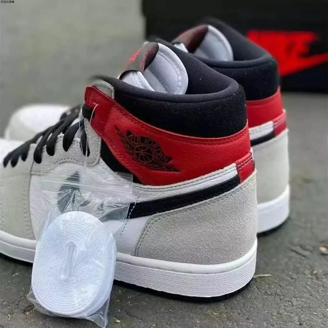 Air Jordan 1 High Smoke Grey — Photo 4