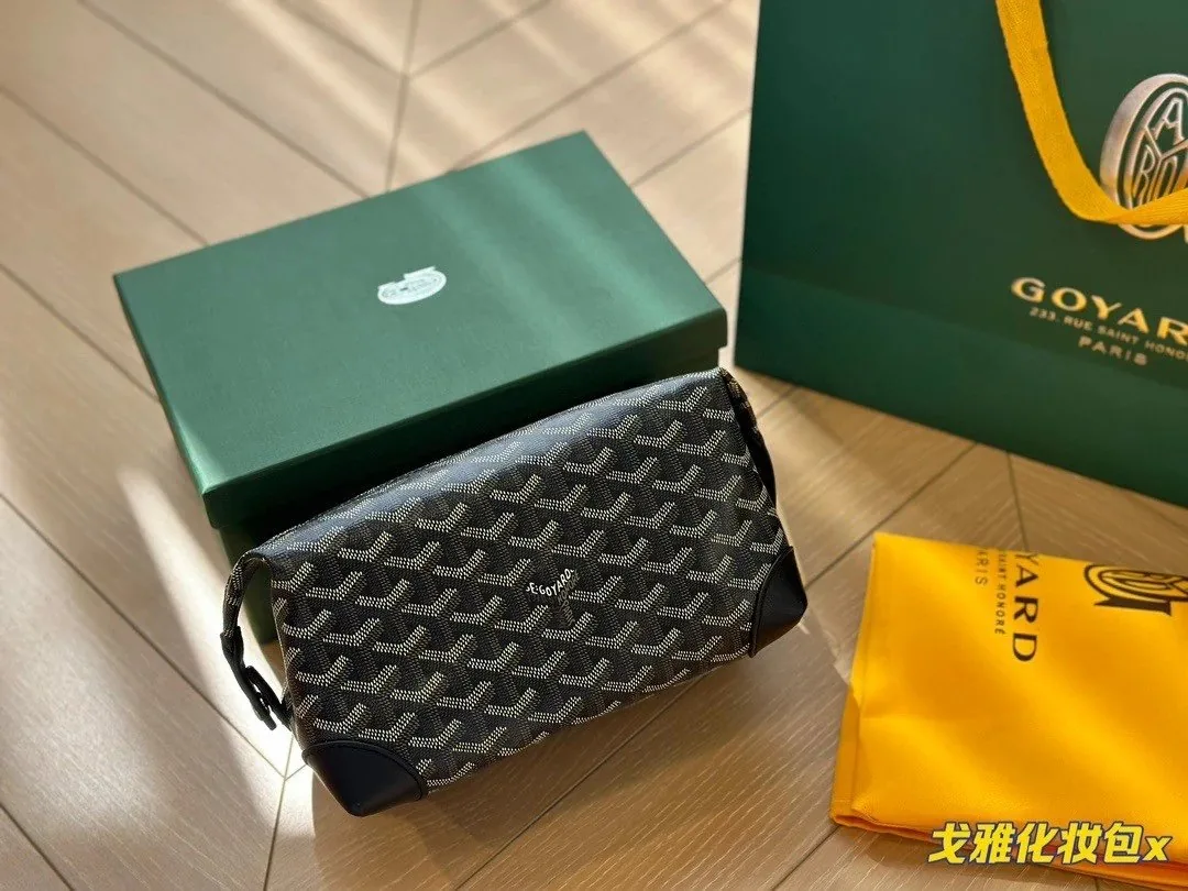 Goyard Boeing Toiletry Bag — Photo 8