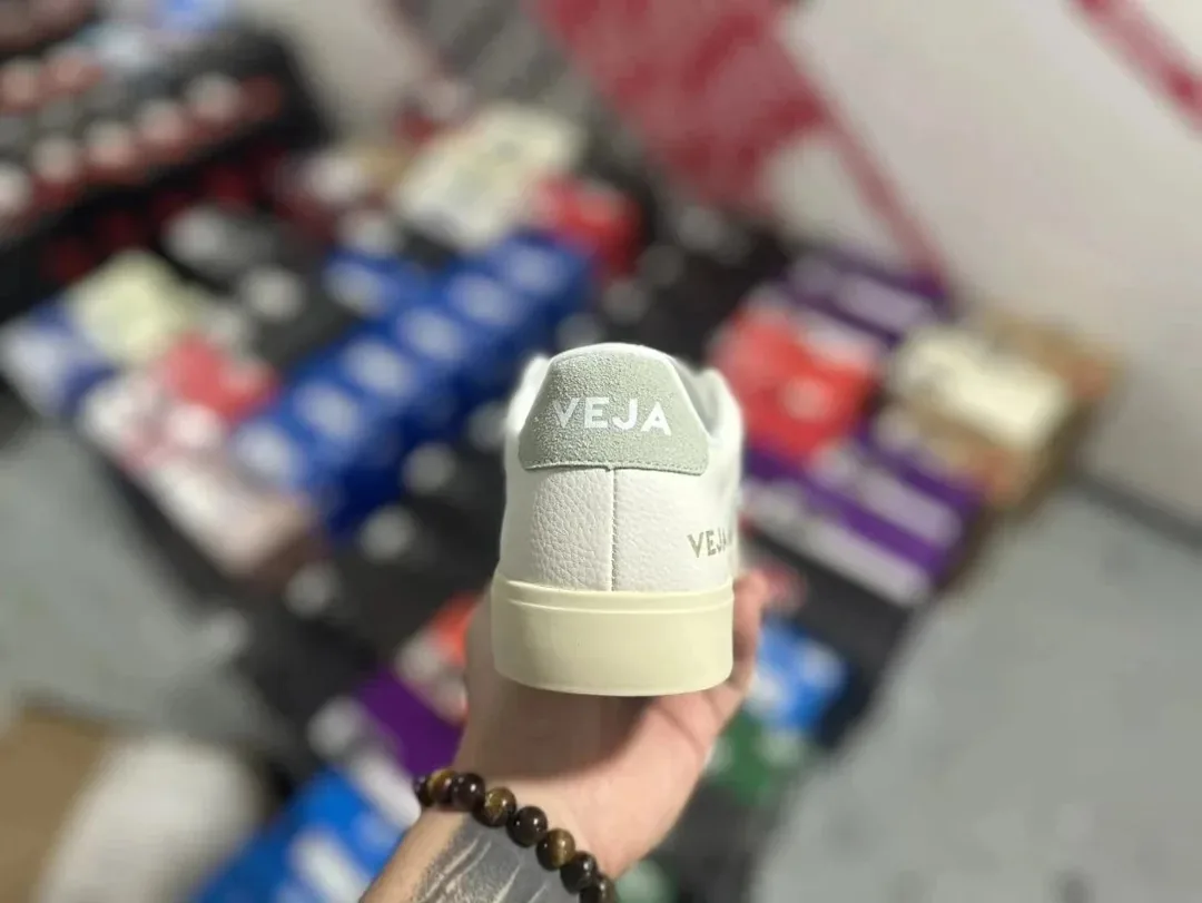 Veja V-10 Letter V Skate Shoes — Photo 4