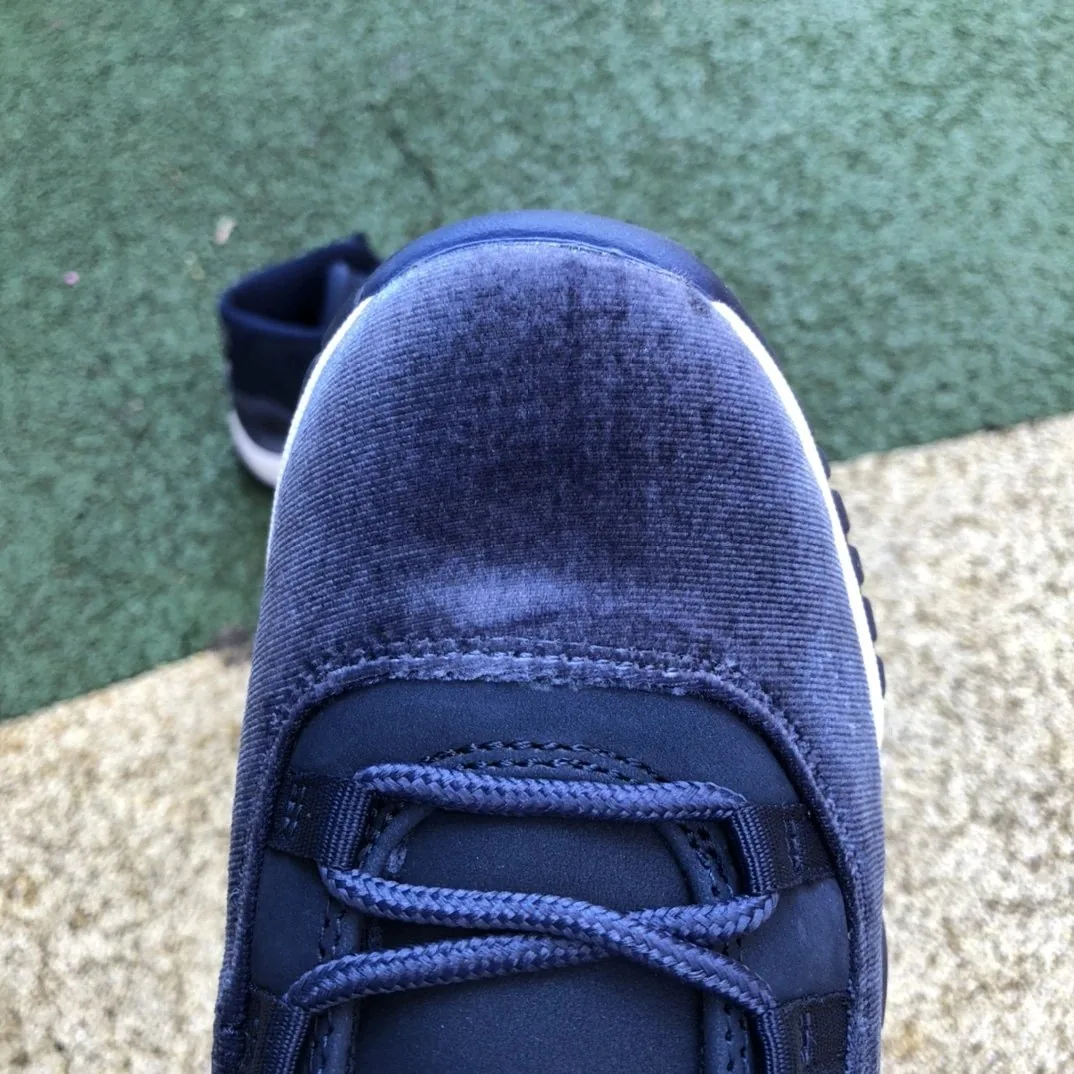 Air Jordan 11 Midnight Navy — Photo 8