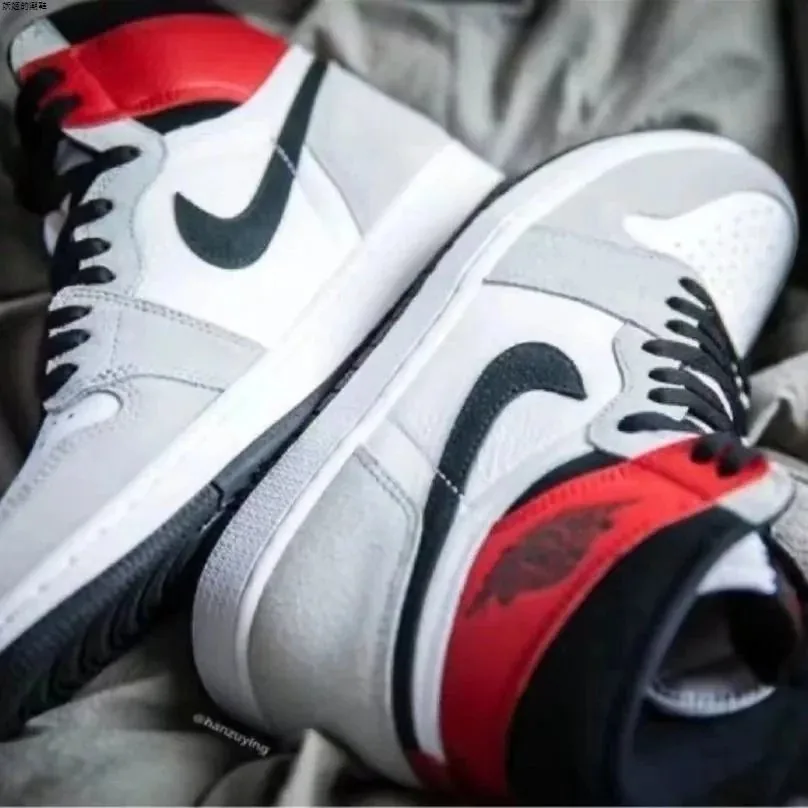 Air Jordan 1 High Smoke Grey — Photo 5