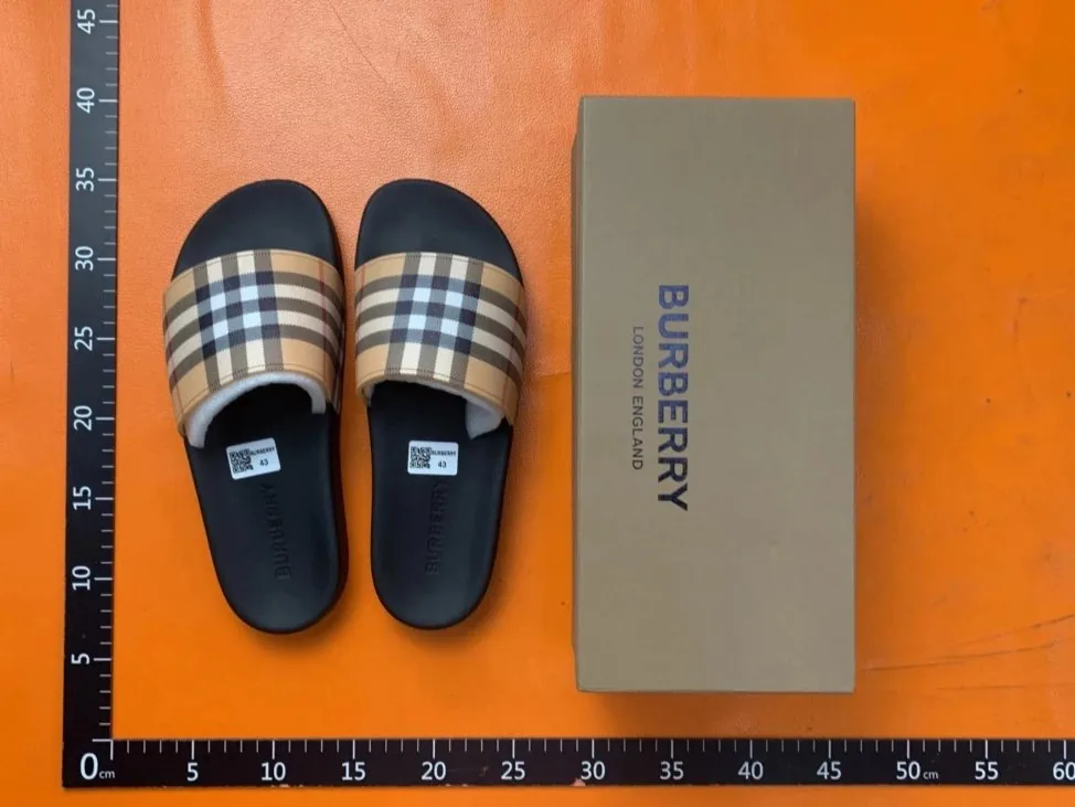 Balenciaga Slides — Photo 14