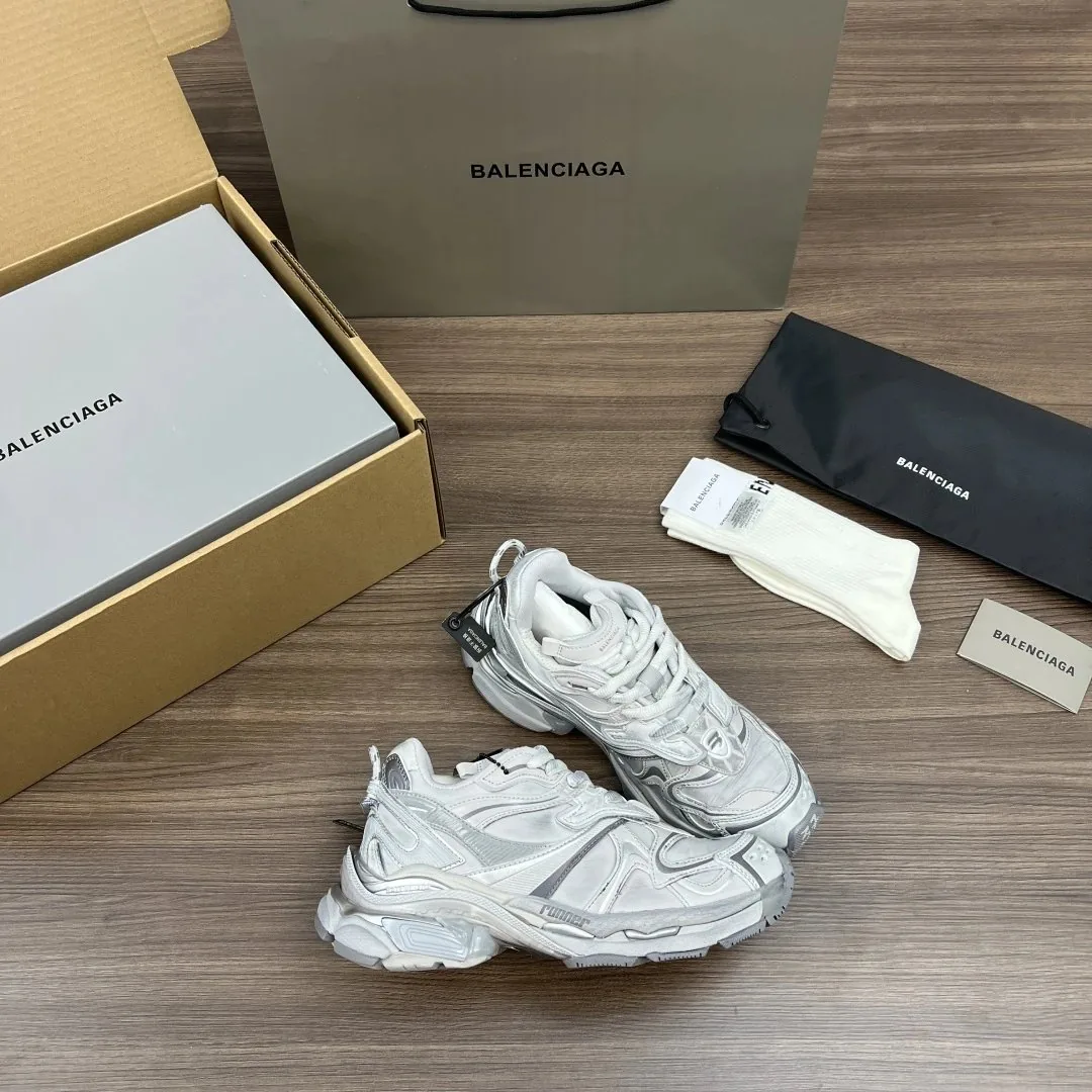 Balenciaga Runner Beige 2.0 Sneakers — Photo 7