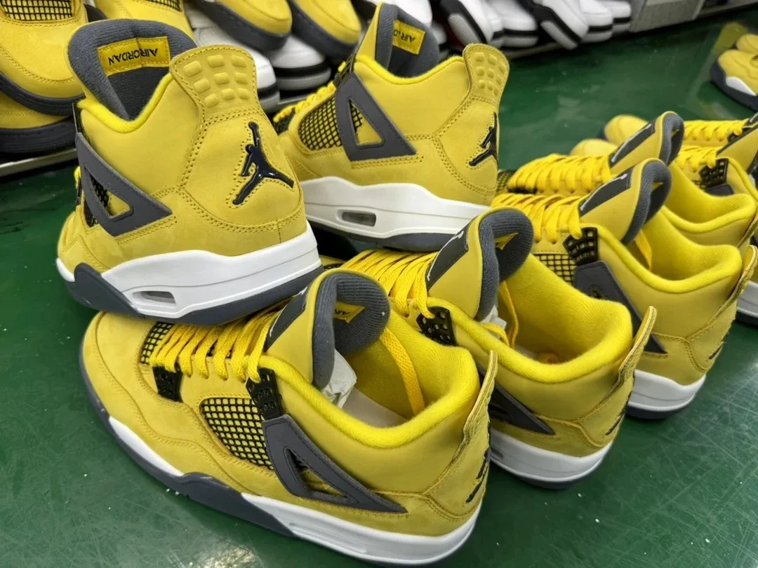 Air Jordan 4 Multicolor Sneakers — Photo 7