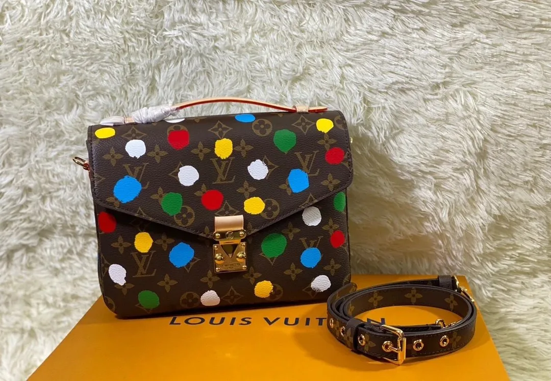 Louis Vuitton Leather Handbag — Photo 12