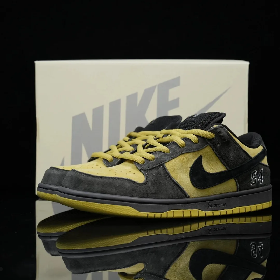 Nike Dunk Low White Supreme Sneakers — photo 3