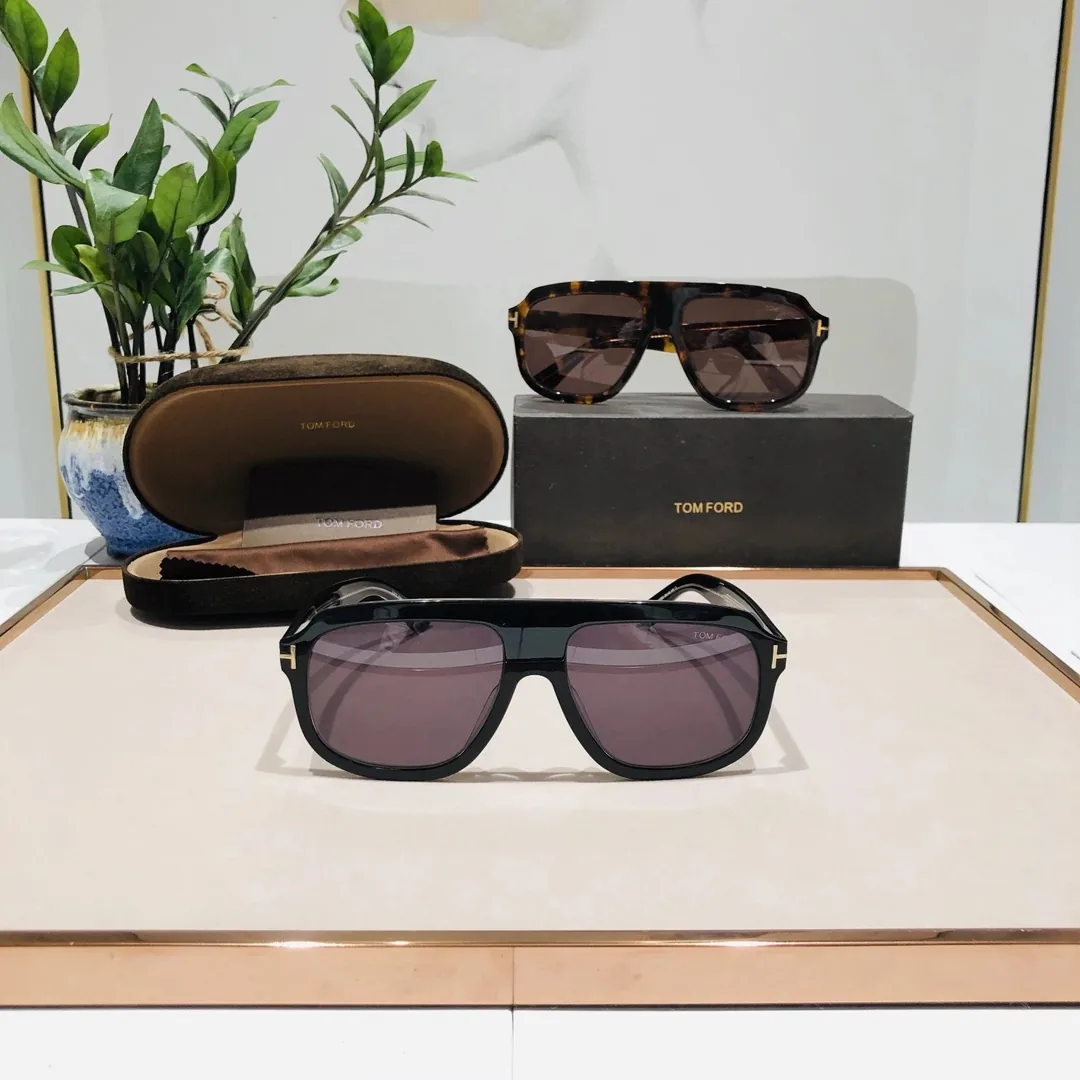 Two-Color Accessory — Photo 2