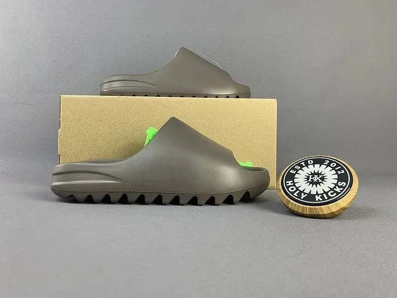 Yeezy Slide Foam Sandal Collection — Photo 11