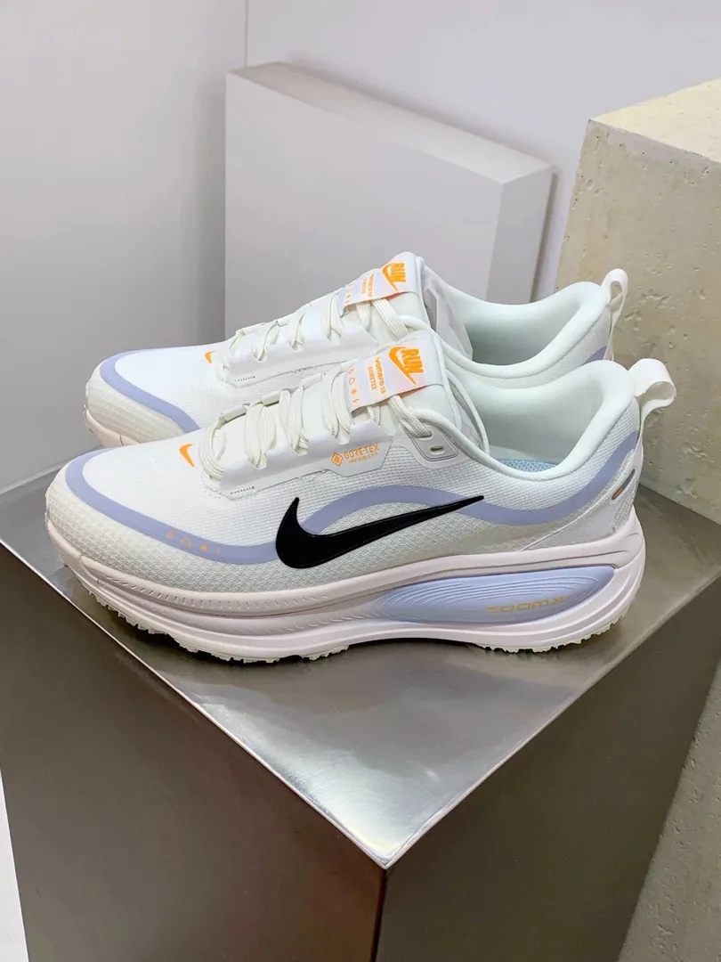 Nike Vomero 18 Zoom — Photo 14
