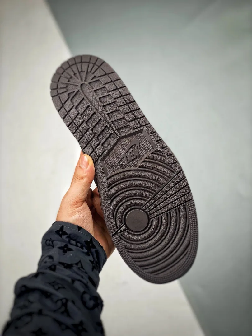 Travis Scott Air Jordan 1 Mocha — QC
