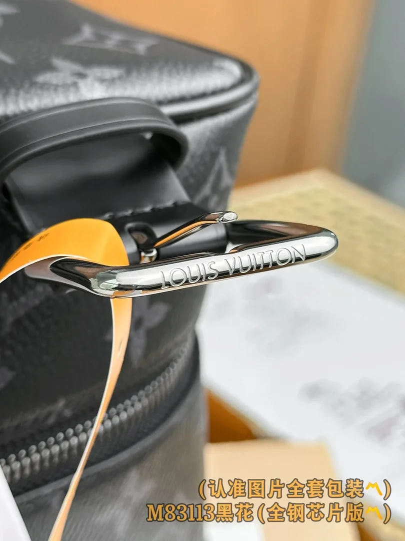 Louis Vuitton Locker Dopp Kit Toiletry Bag — photo 12