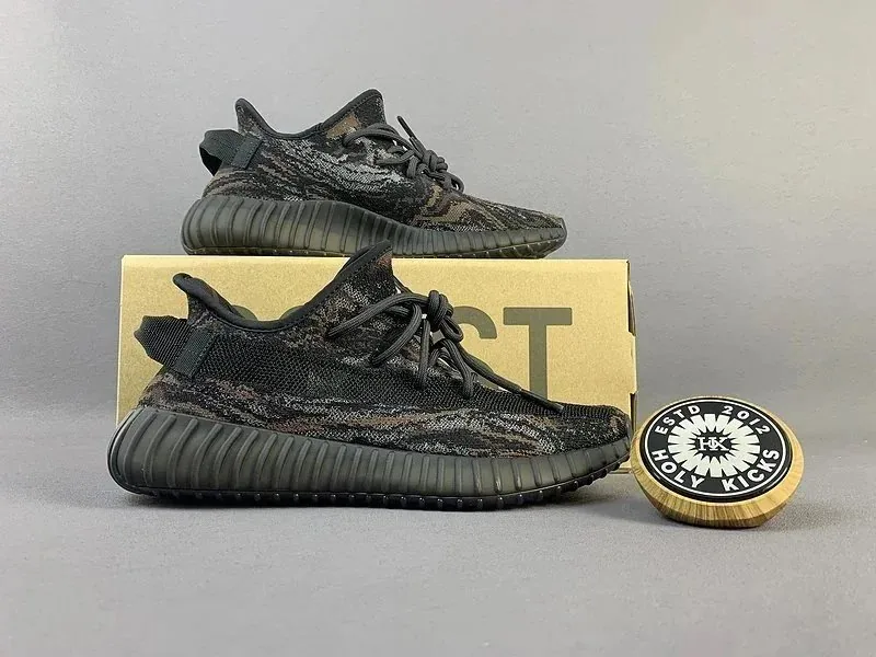 Adidas Yeezy 350 V2 Beige Lace-Up Sneakers — Photo 2