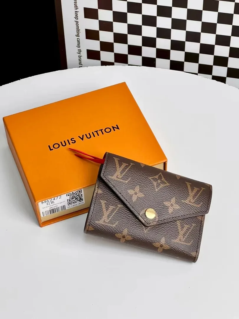 Louis Vuitton Victorine Wallet — photo 9