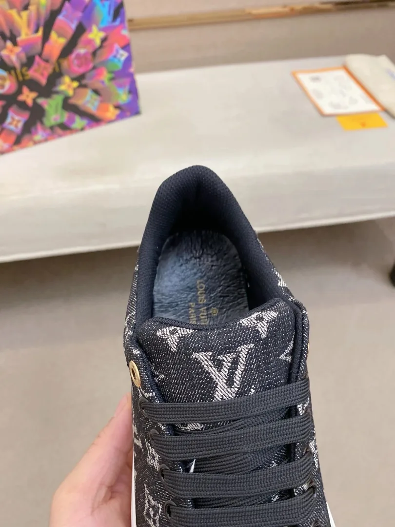 Louis Vuitton Daily Wear Low-Top Sneakers — photo 7