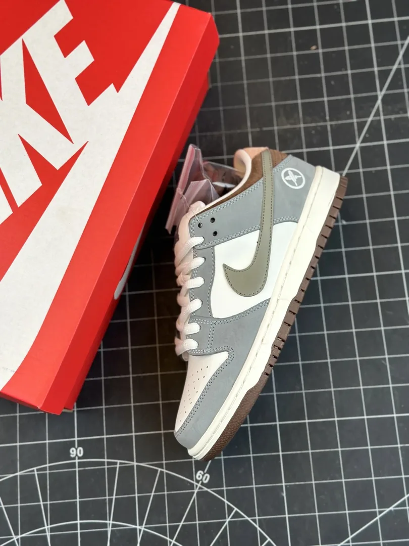 Nike Dunk Low Soft Grey — Photo 9