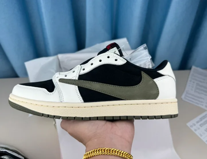 Jordan 1 Low Green Top Trainers — QC
