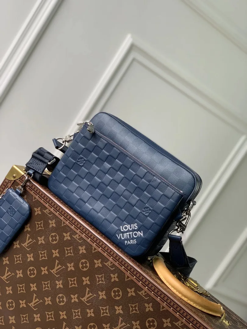 Louis Vuitton Trio Messenger Bag — Photo 13