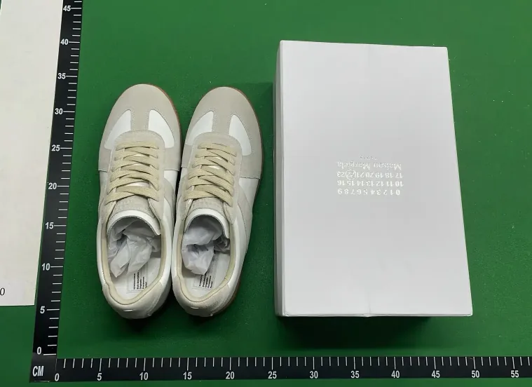 Maison Margiela Replica White Beige Suede Trainers — Photo 11