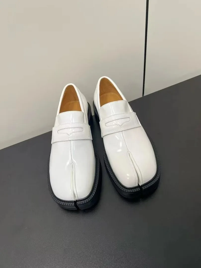 Maison Margiela Tabi Blue White Low-Top Sneakers — Photo 2