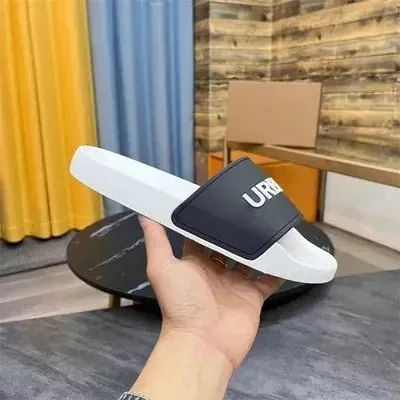 Streetwear Slides — QC