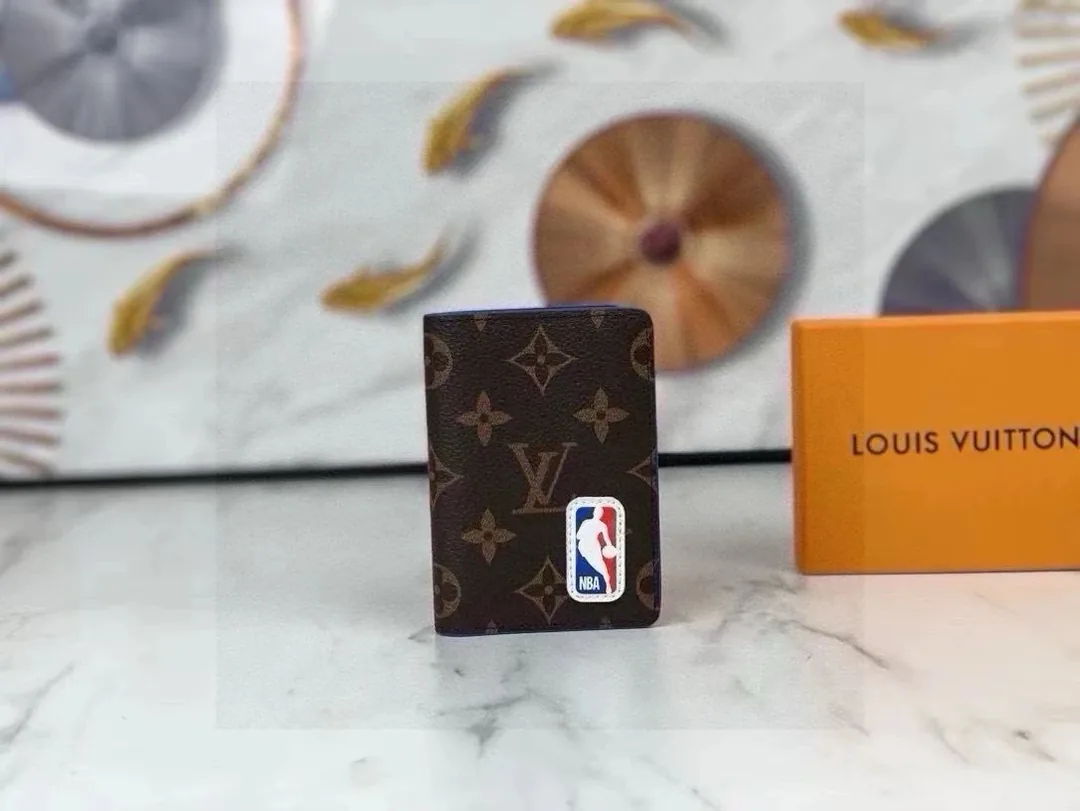 Louis Vuitton Short Leather Wallet — photo 12