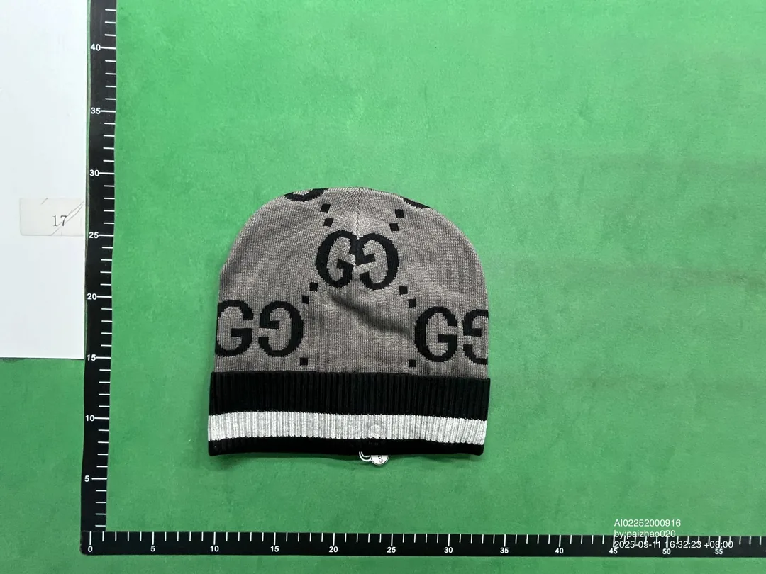 Warm Beanie — Photo 10
