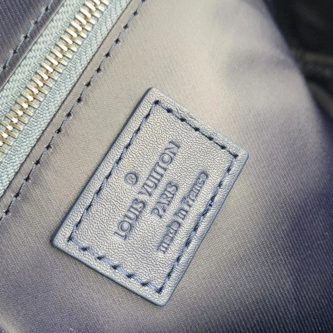 Louis Vuitton Dopp Kit Toiletry Bag — photo 9