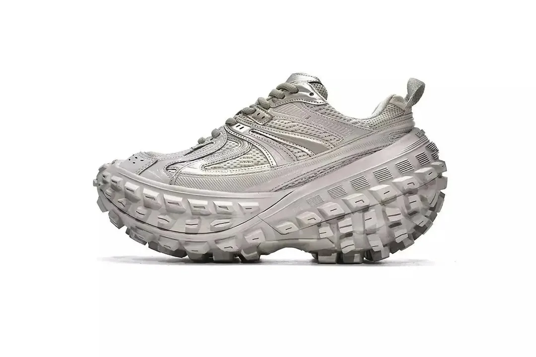 Balenciaga Defender Multicolor Lace-Up Sneakers — Photo 2