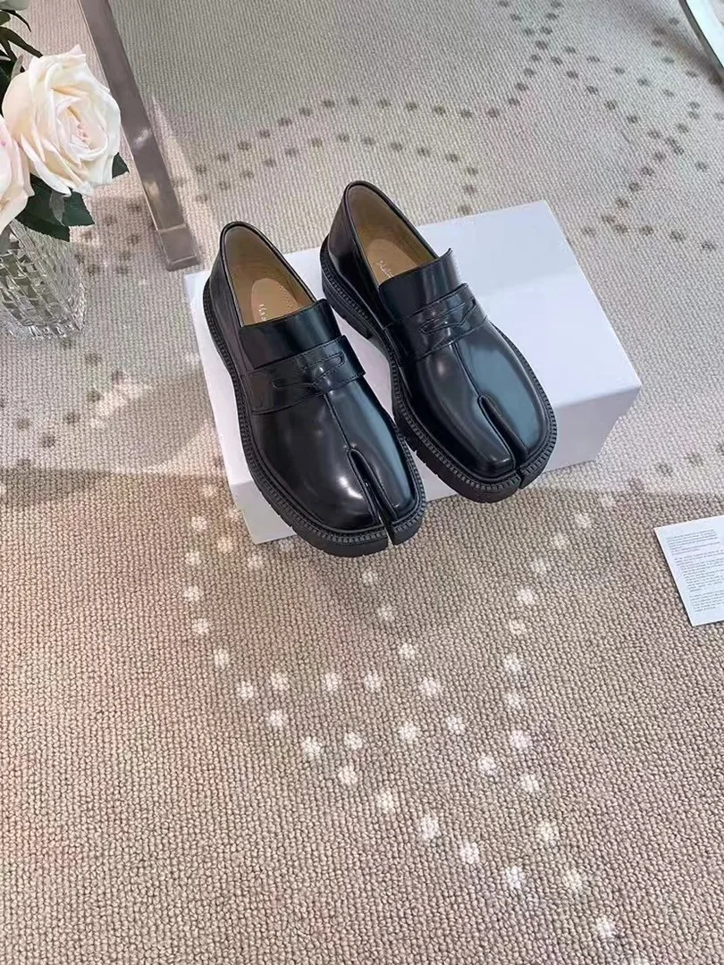 Maison Margiela Tabi Blue White Low-Top Sneakers — Photo 10