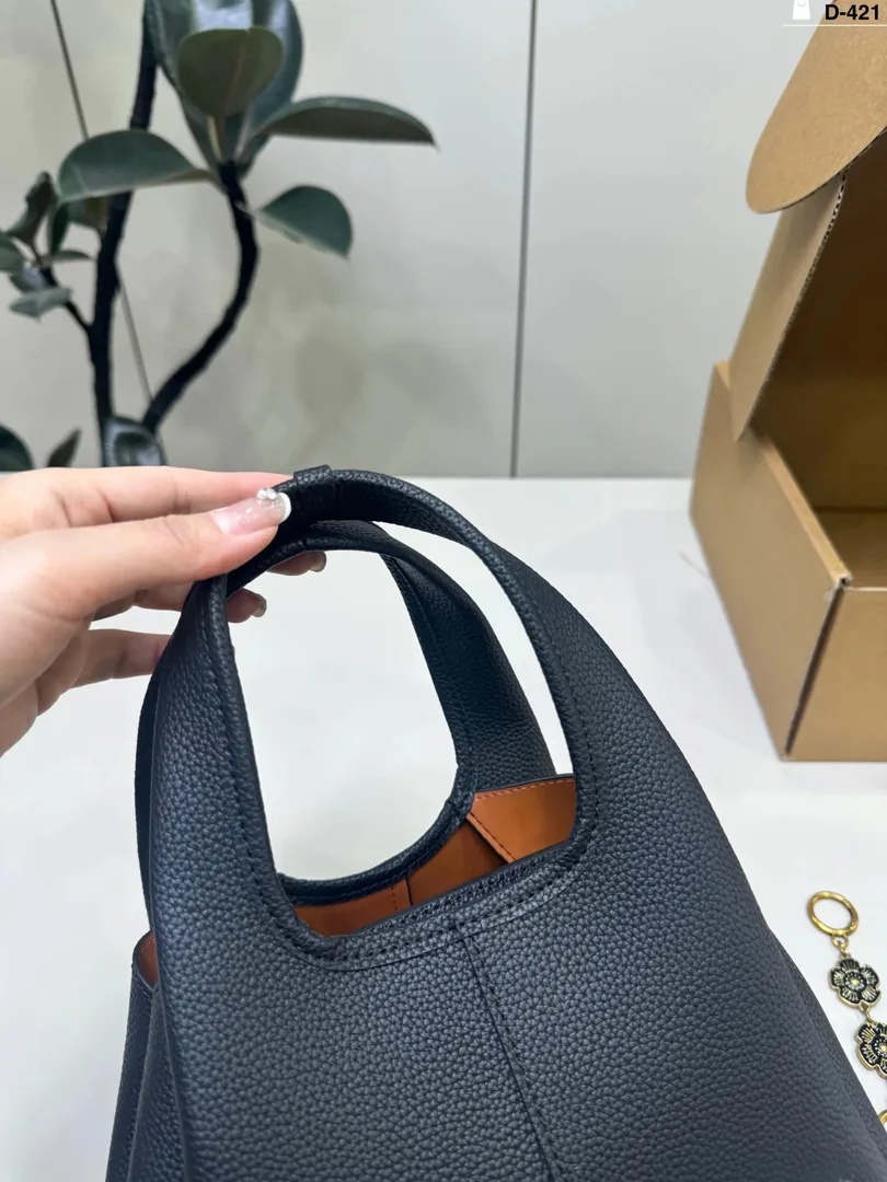Celine Lana Basket Bag — Photo 10