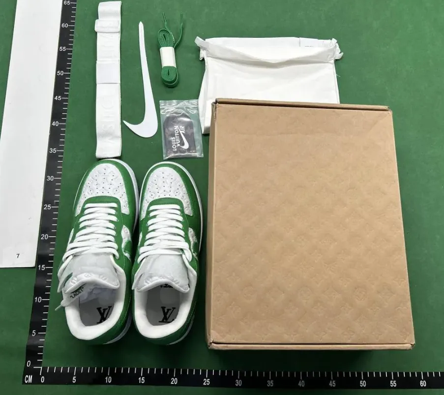 White Nike Air Force 1 — QC