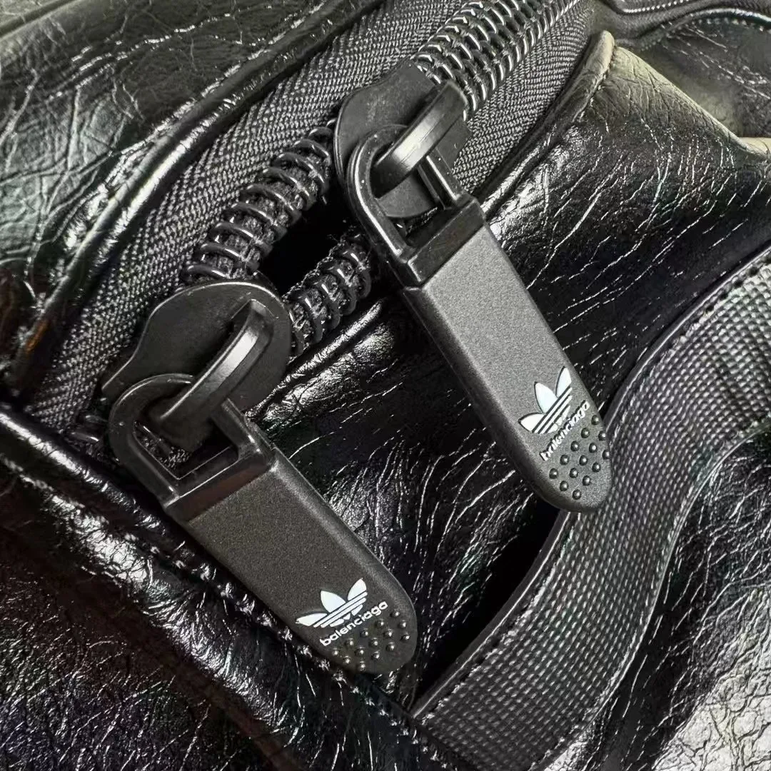Bottega Veneta Leather Bag — Photo 8