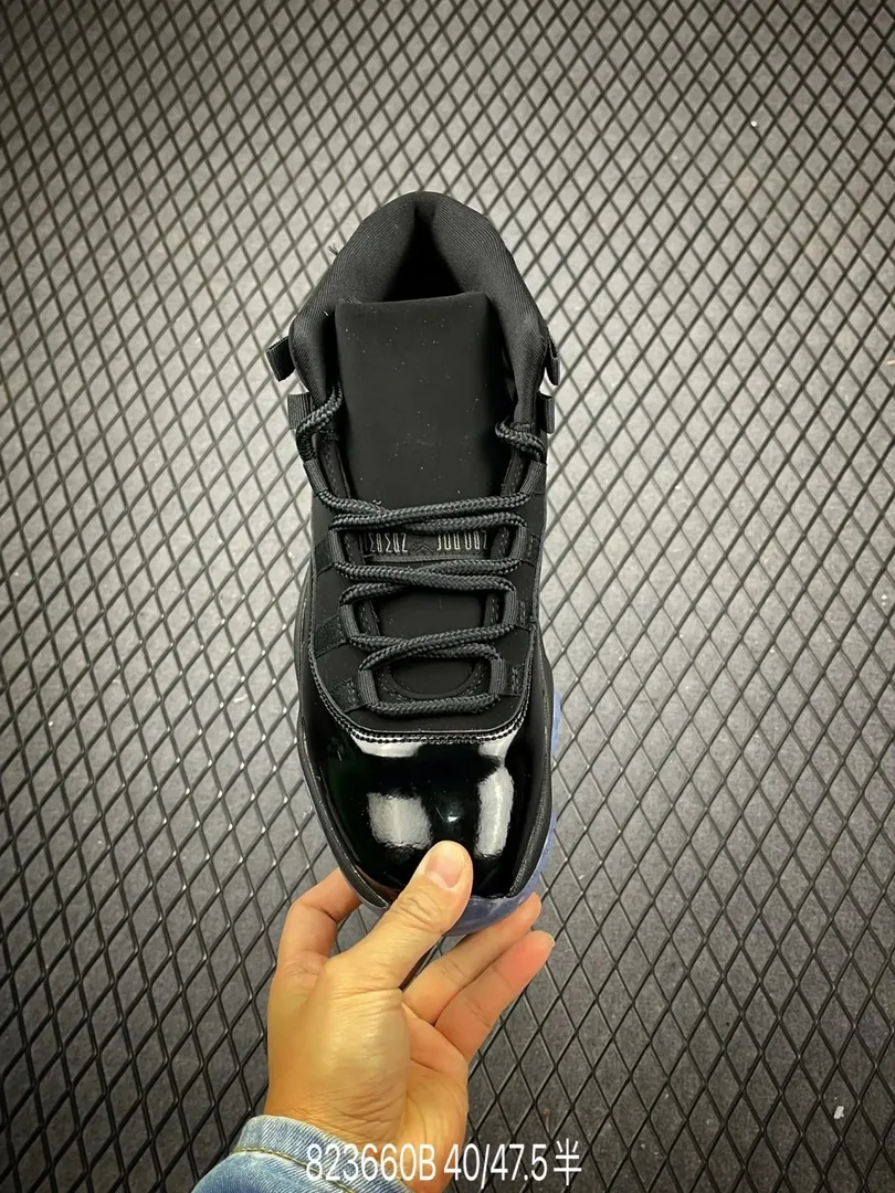 Air Jordan 11 Cap and Gown — photo 2