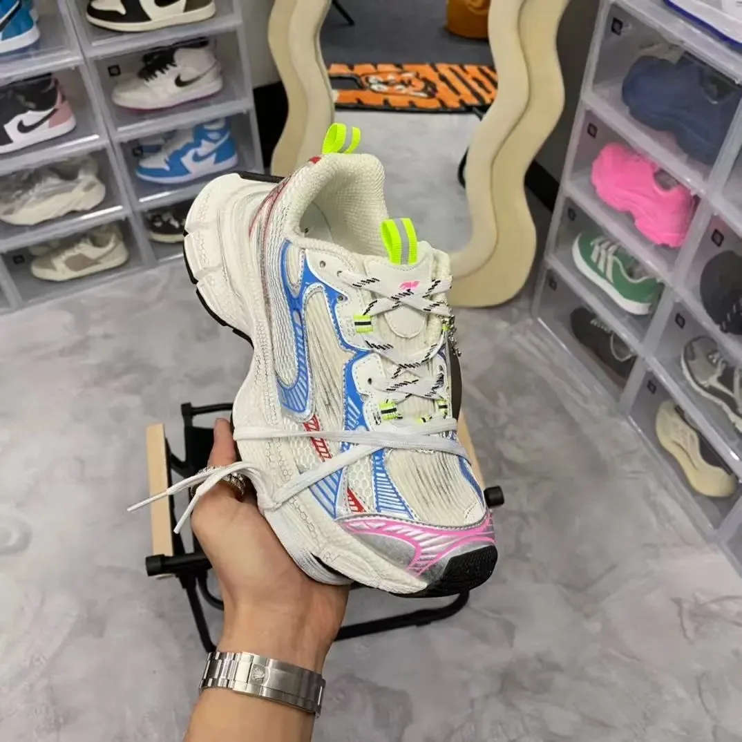 Balenciaga Runner Black Lace-Up Running Shoes — Photo 6