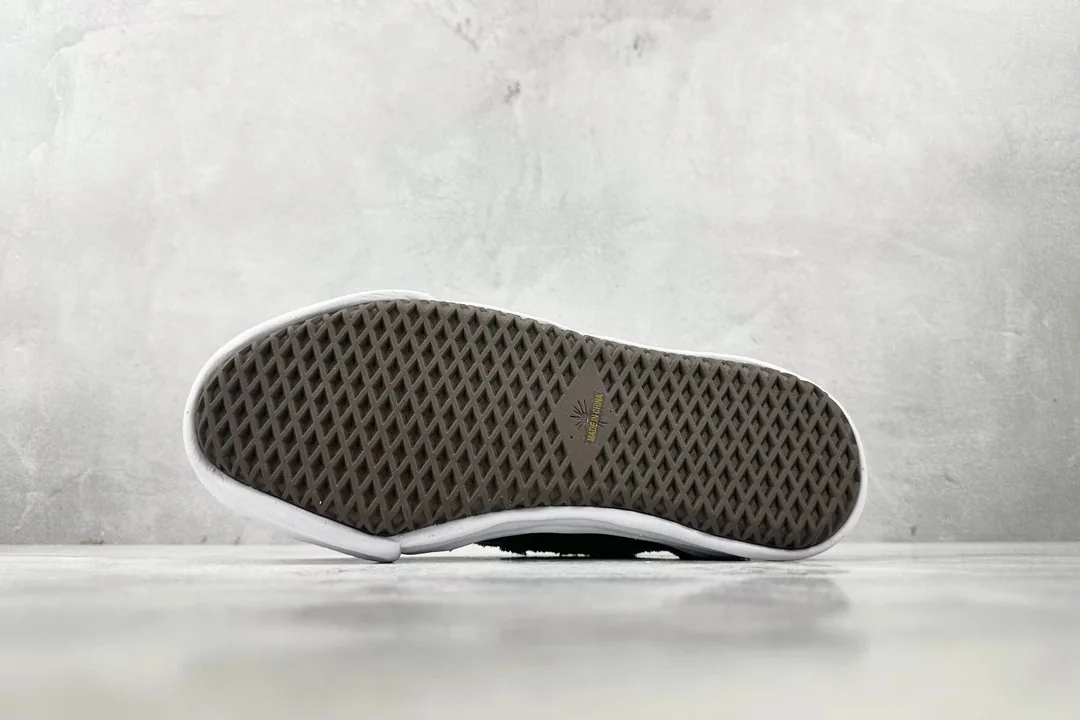Maison Mihara Yasuhiro Grey Suede Low-Top Sneakers — Photo 4