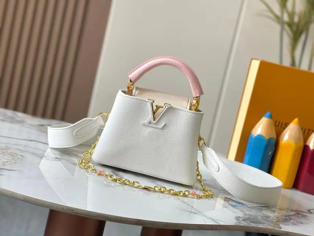 Louis Vuitton Leather Shoulder Bag — Photo 15
