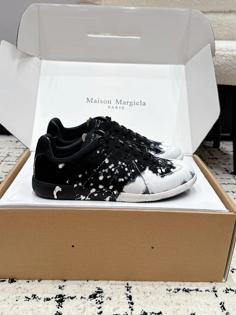 Maison Margiela Replica White Beige Suede Trainers — Photo 6