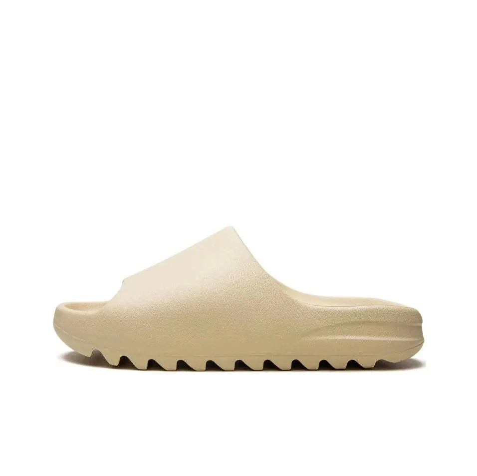 Yeezy Slides — Photo 6