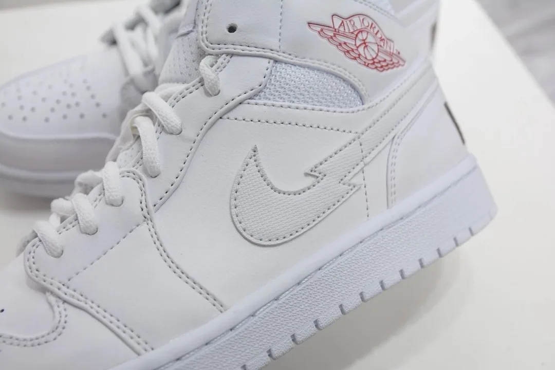 Air Jordan 1 Mid Euro Tour — Photo 7