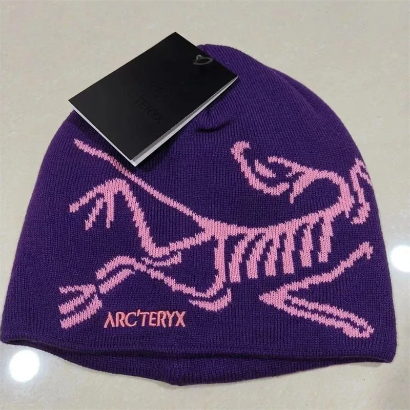 Bird Head Jacquard Knit Beanie — Photo 13