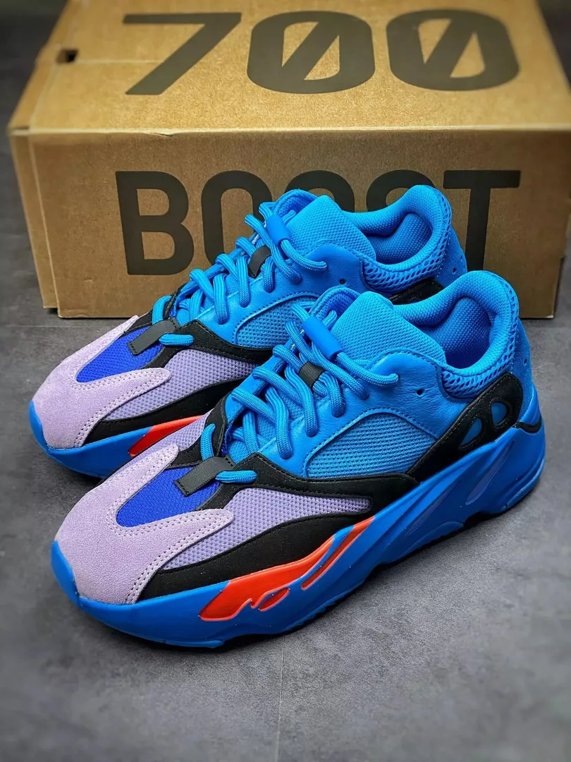 Adidas Yeezy Boost 700 — photo 6
