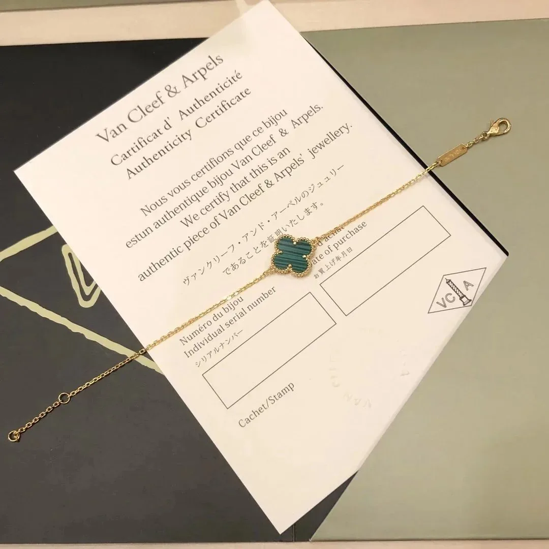 Van Cleef Arpels Necklace Gift Box — QC