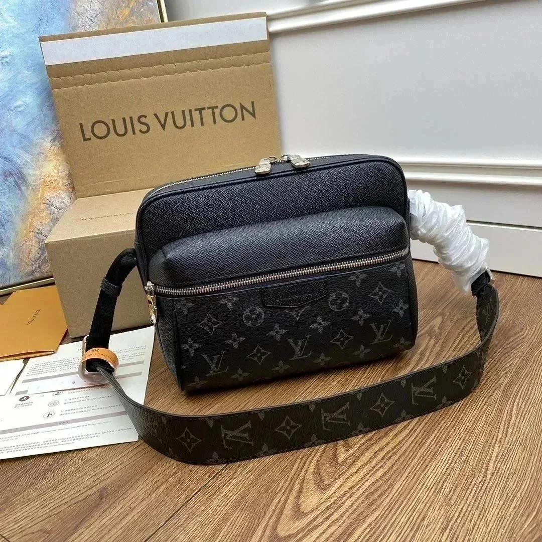 Retro Messenger Bag — QC