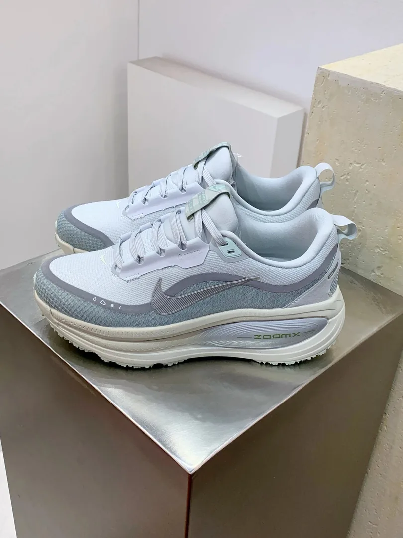 Nike Vomero 18 Zoom — photo 11