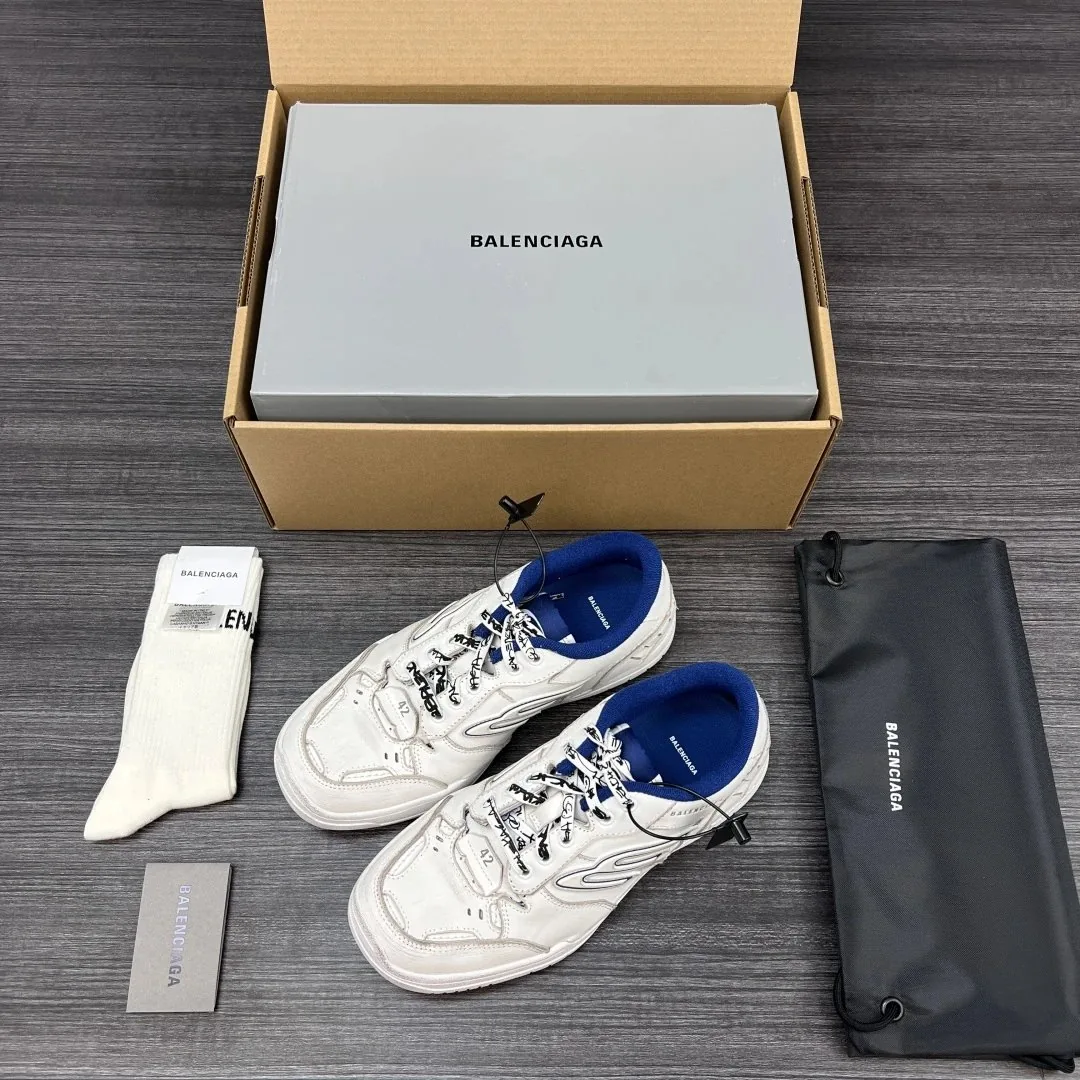 Balenciaga Hamptons Distressed Leather Lace Up Shoes — photo 2