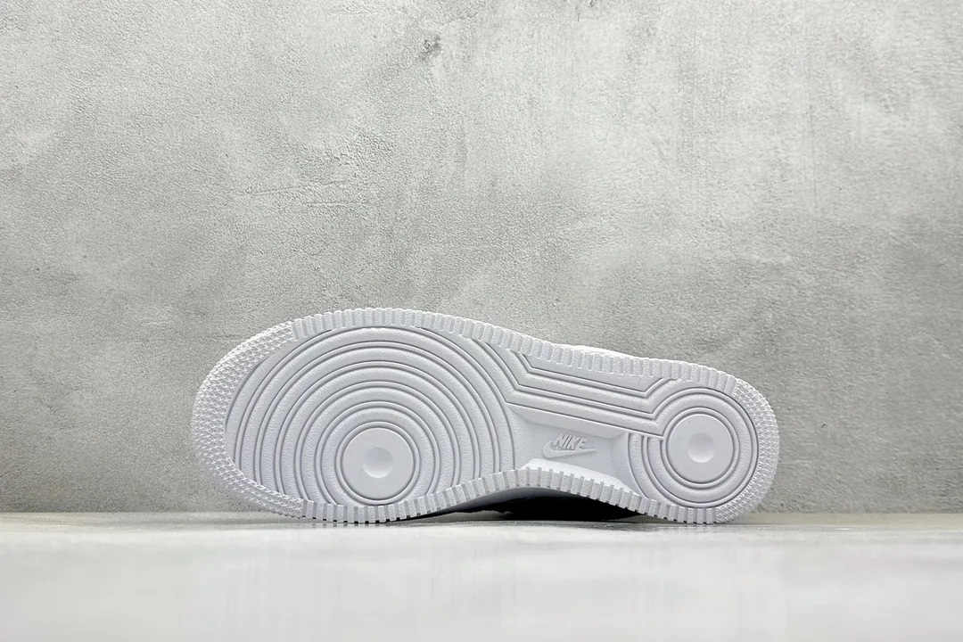 White Nike Air Force 1 — QC