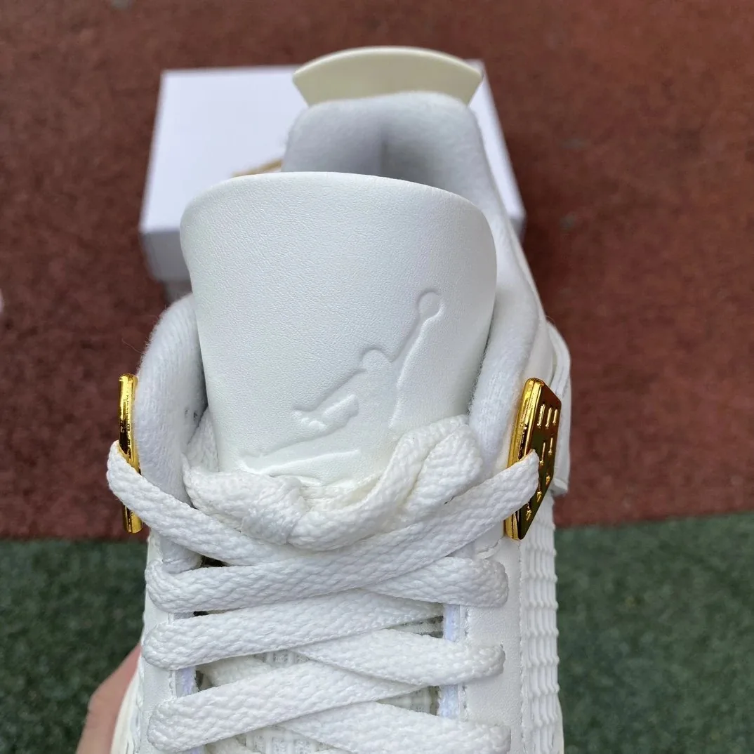 Air Jordan 4 Metallic Gold — Photo 6