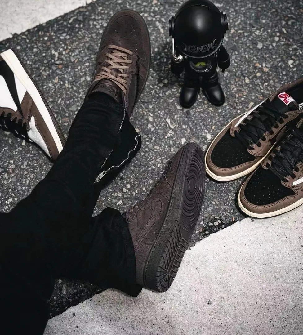 Travis Scott Air Jordan 1 Mocha — QC